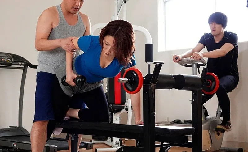 Chồng phát hiện cô vợ vụng trộm với huấn luyện viên thể hình