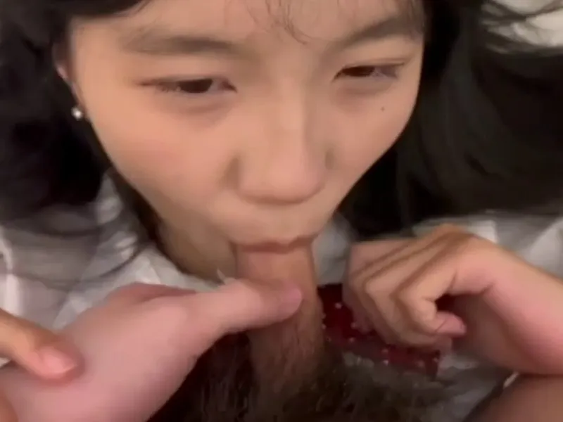Em loli dễ thương liếm chim biến em thành con đào dâm dục p2